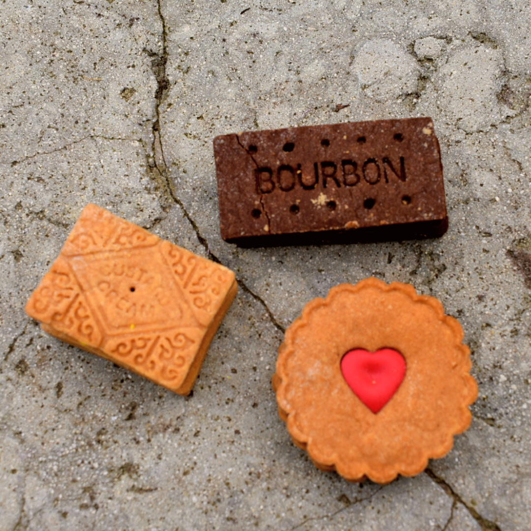 Mixed English biscuit trio
