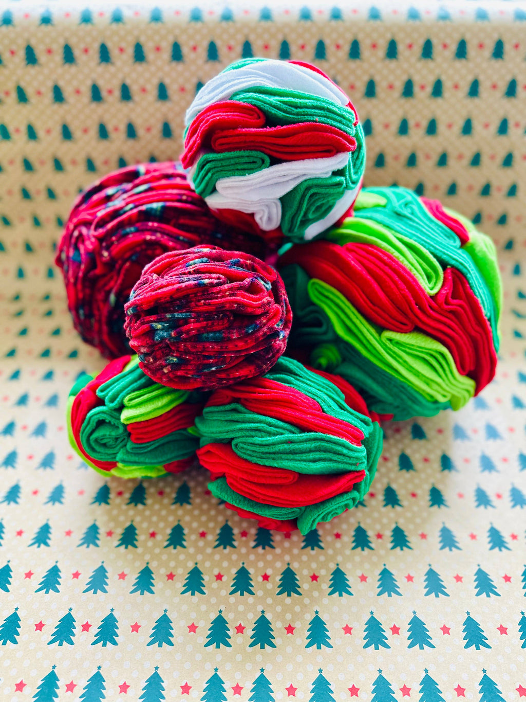 Festive Snuffle Balls (3 Sizes Available)