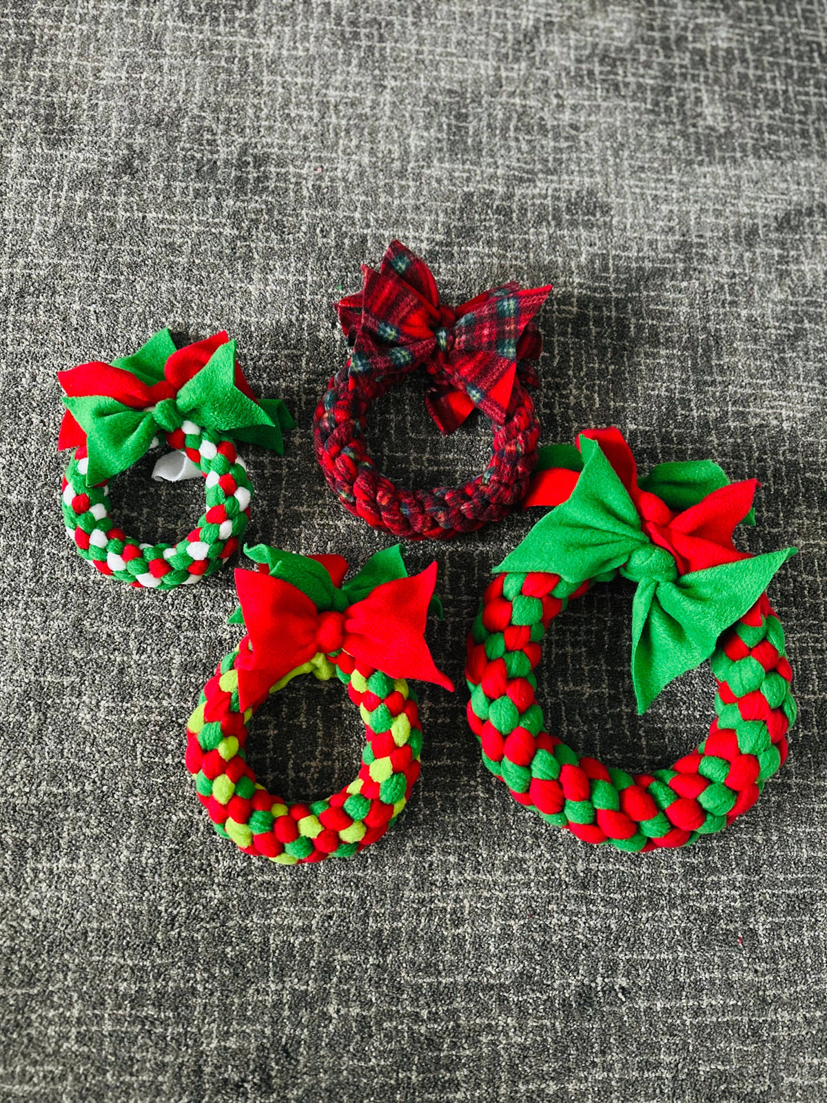 Festive Wreath Tugs (3 Sizes Available)