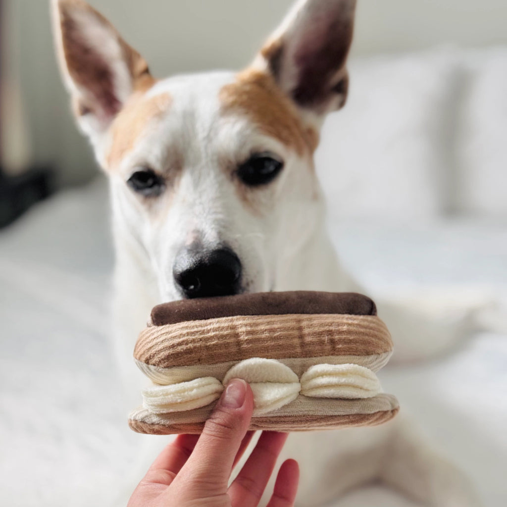 Eclair snuffle toy
