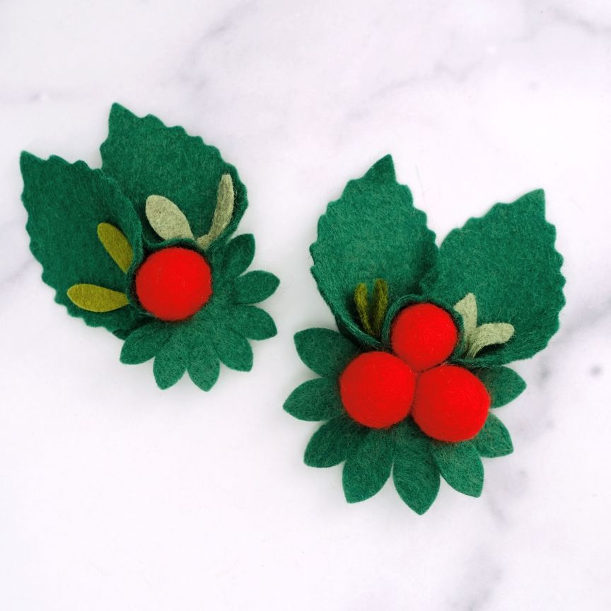 Holly Holiday collar accessory